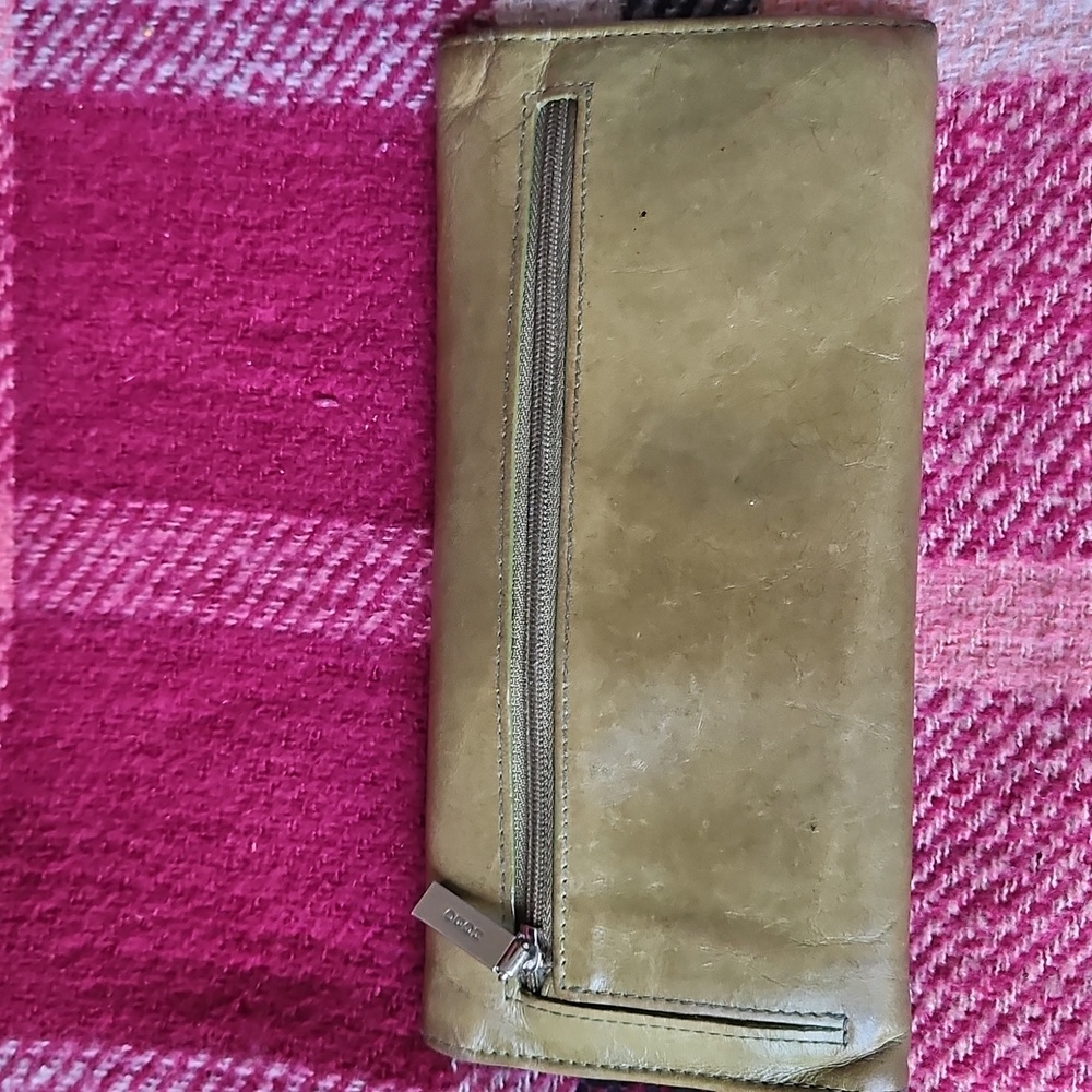 Hobo Olive Green Classic Leather Timeless Wallet - Picture 2 of 5